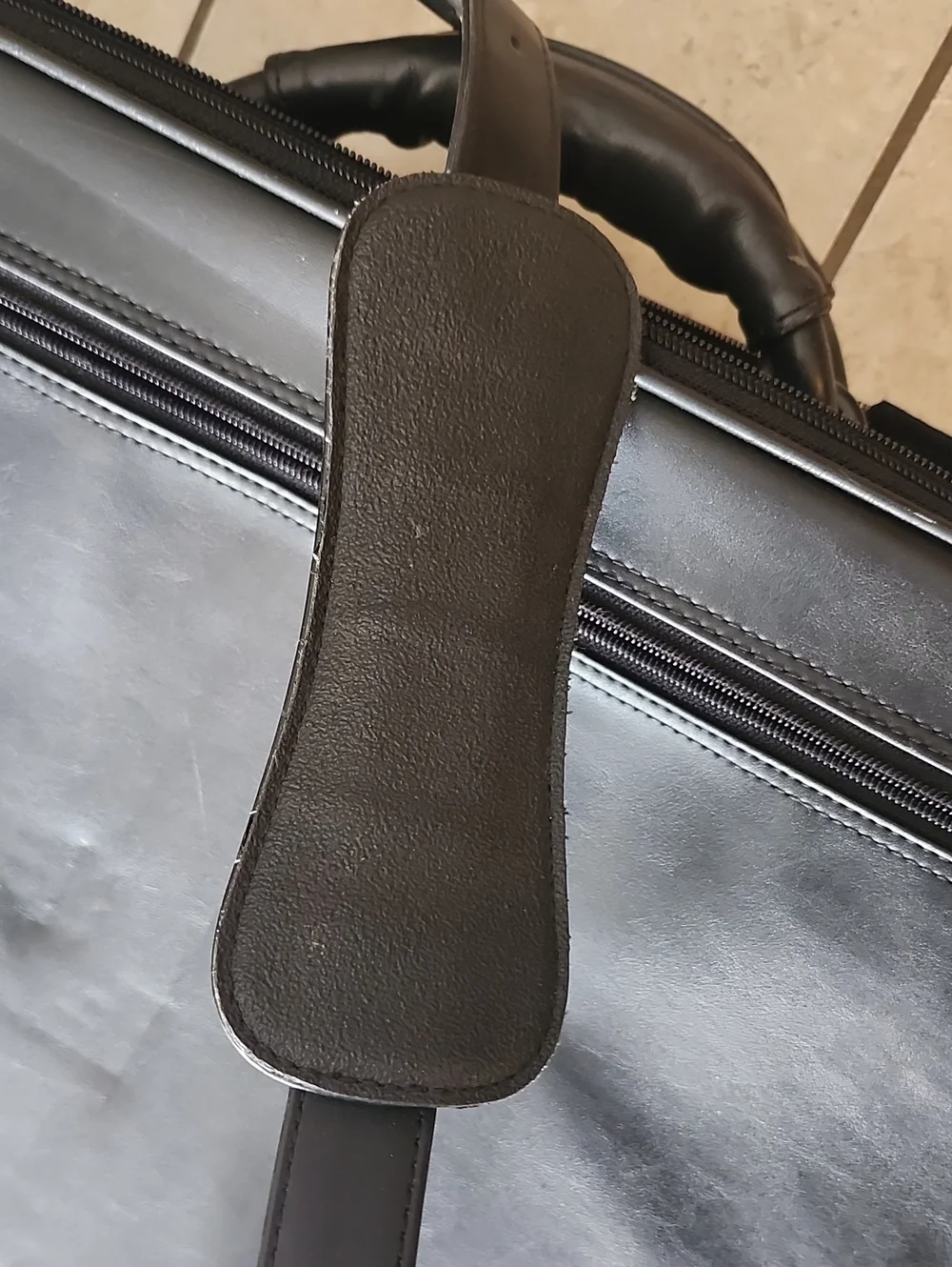 Targus Black Leather Briefcase/Tote with Red Accent Stitching